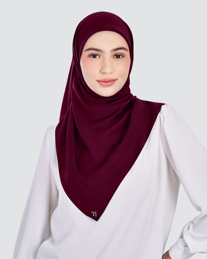 Image of MARISA MATTE SATIN SQUARE - RUBY