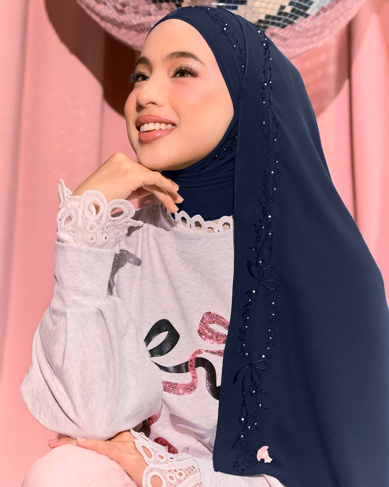 Image of MY MELODY X NAELOFAR EMBROIDERED SHAWL - DOODLE