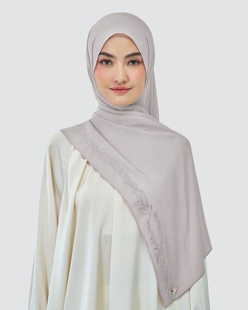 Image of MY MELODY X NAELOFAR EMBROIDERED SHAWL - FUZZY