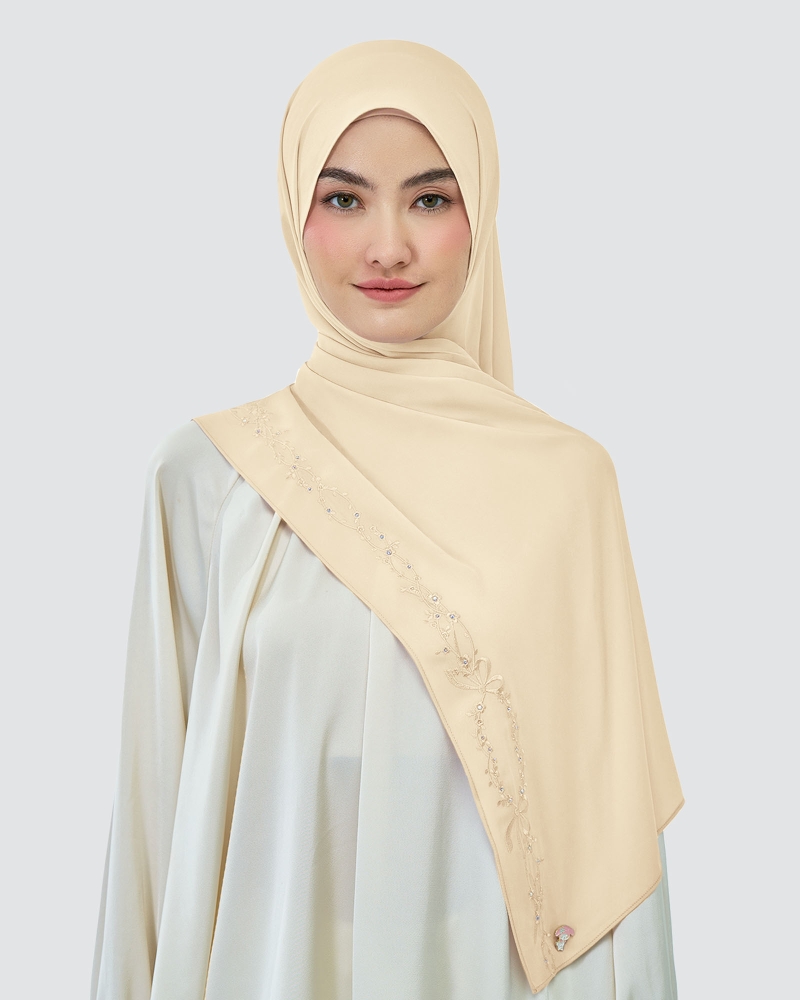 Image of MY MELODY X NAELOFAR EMBROIDERED SHAWL - SANDY