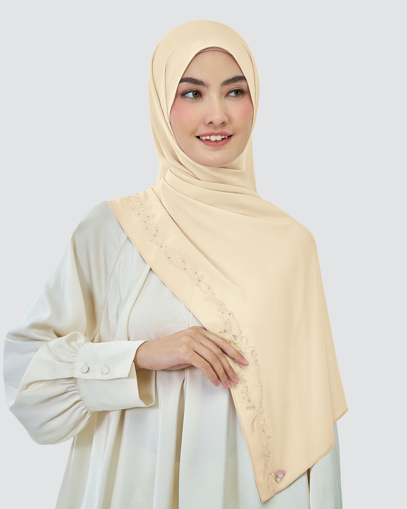 Image of MY MELODY X NAELOFAR EMBROIDERED SHAWL - SANDY