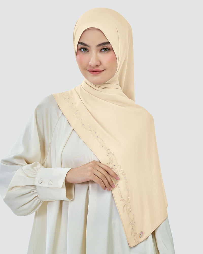 Image of MY MELODY X NAELOFAR EMBROIDERED SHAWL - SANDY