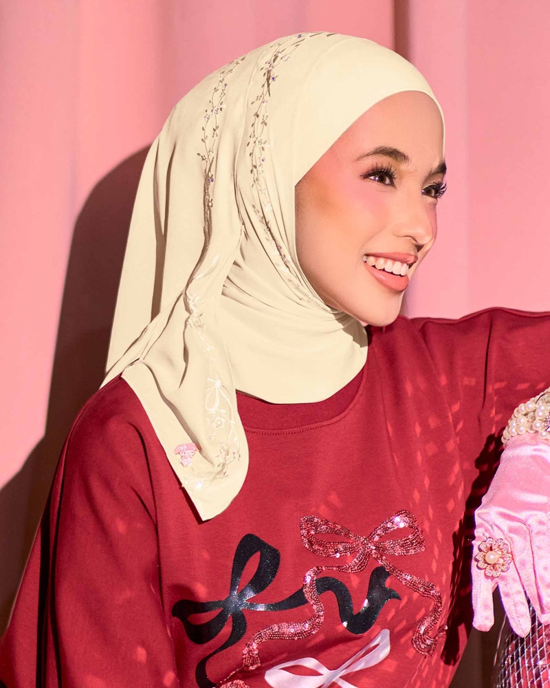 Image of MY MELODY X NAELOFAR EMBROIDERED SHAWL - SANDY