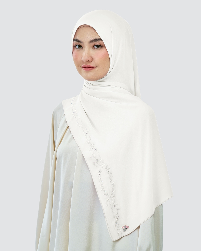 Image of MY MELODY X NAELOFAR EMBROIDERED SHAWL - SNOW