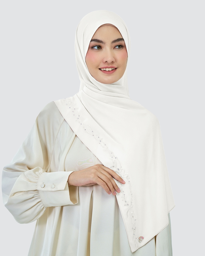 Image of MY MELODY X NAELOFAR EMBROIDERED SHAWL - SNOW