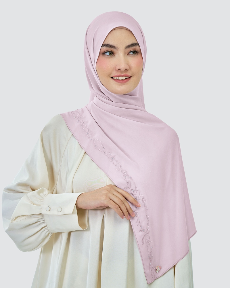Image of MY MELODY X NAELOFAR EMBROIDERED SHAWL - SWIRL