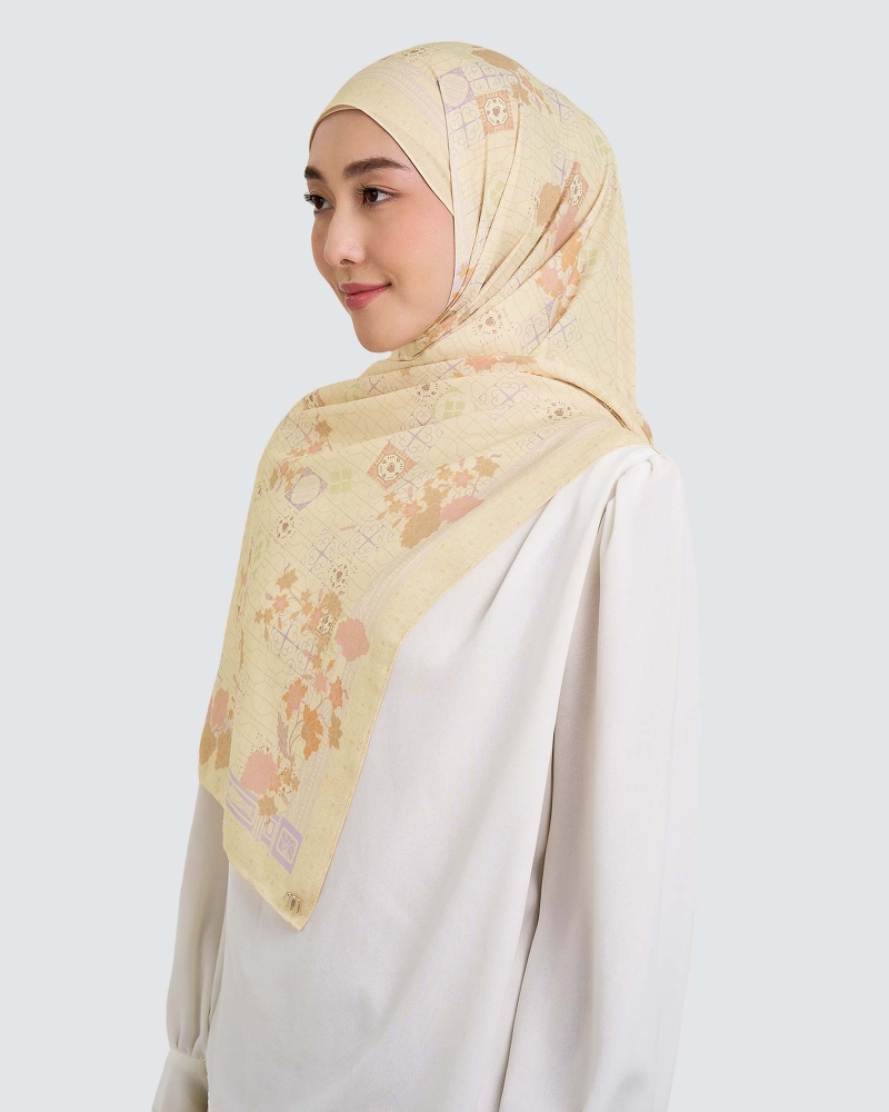 Image of NAELOFAR X INSIDE SCOOP SHAWL - JAGUNG MANIS