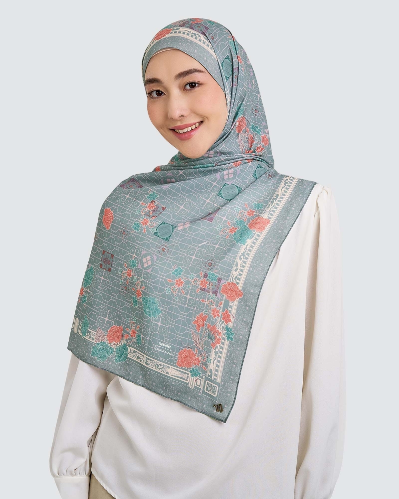 Image of NAELOFAR X INSIDE SCOOP SHAWL - KELOPAK MAWAR