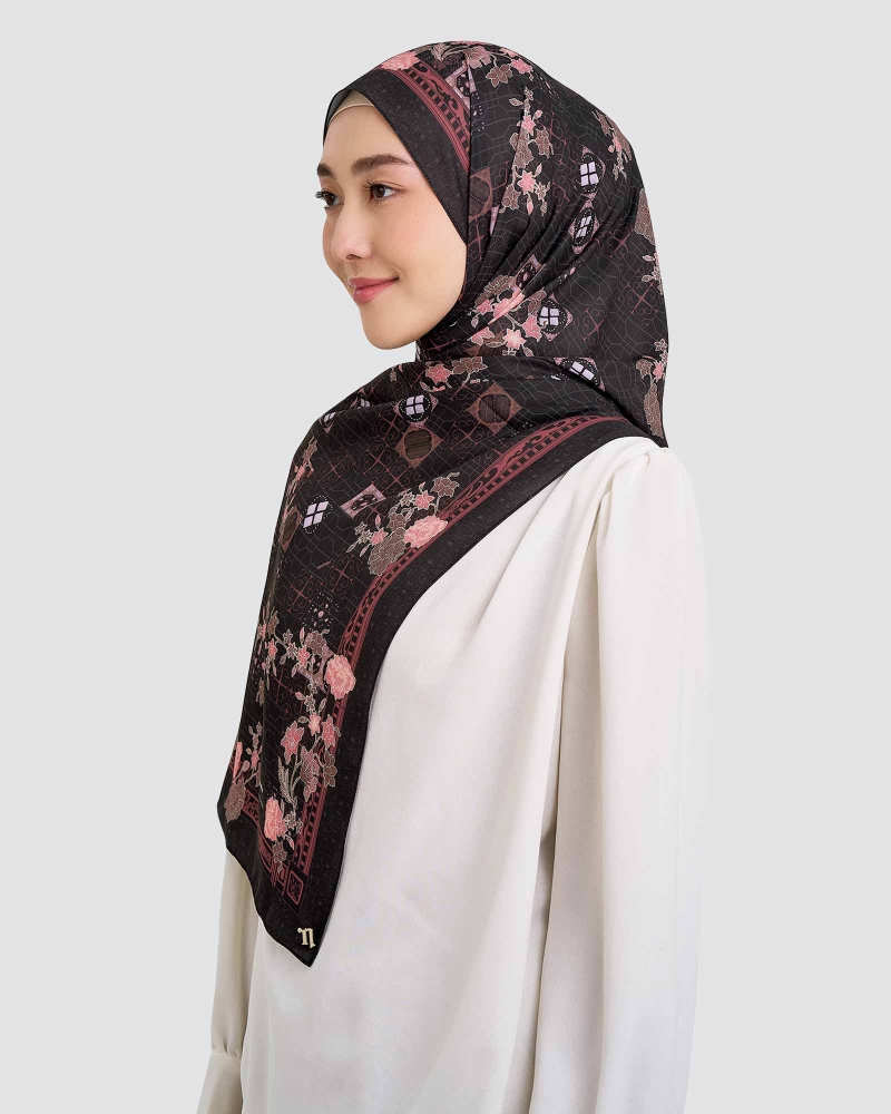 Image of NAELOFAR X INSIDE SCOOP SHAWL - KOPI HITAM