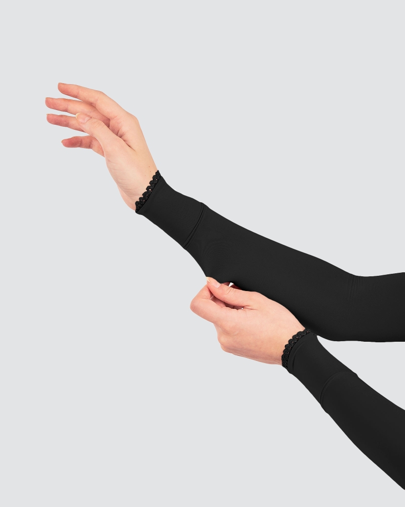 Image of NWEAR AYNA HANDSOCKS - BLACK
