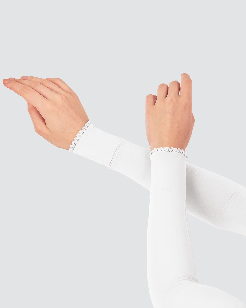 Image of NWEAR AYNA HANDSOCKS - WHITE
