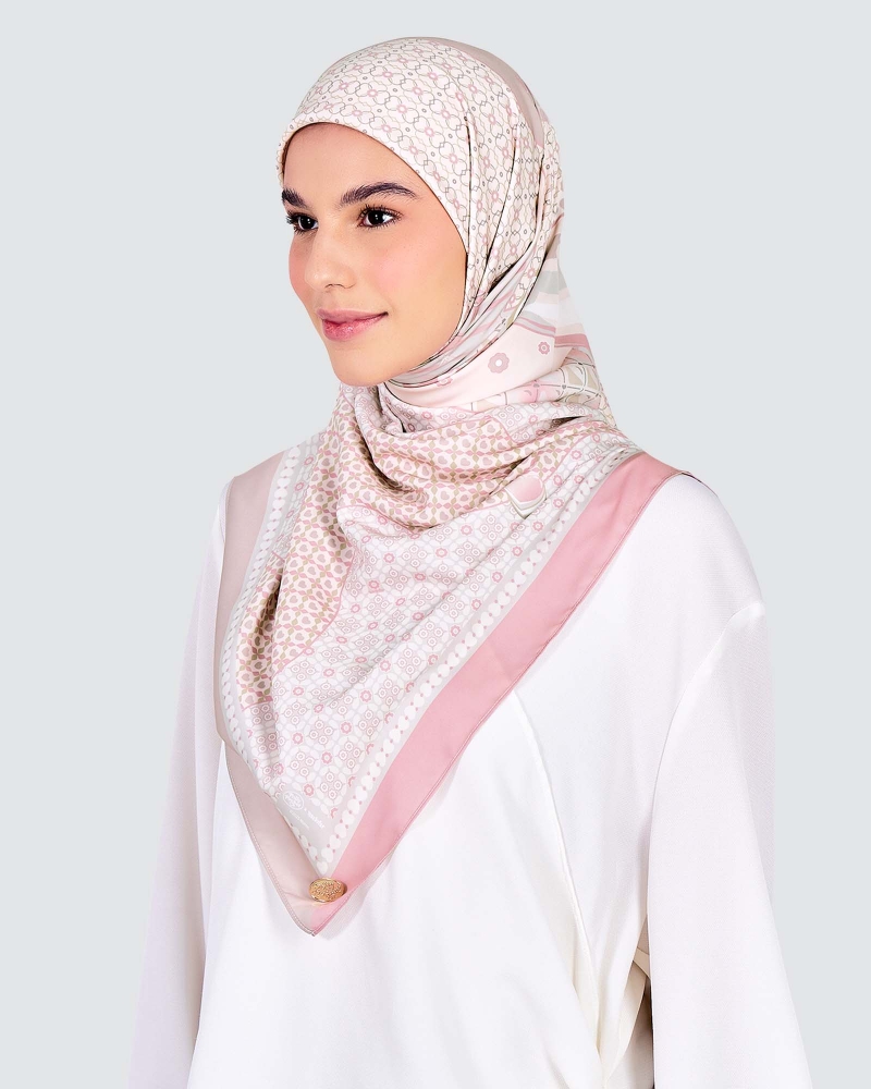 Image of POLLY POCKET X NAELOFAR SQUARE - POCKET GLAM