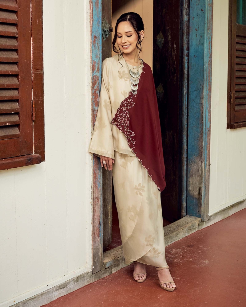 Image of PUTERI KURUNG SET - SOFT TAUPE