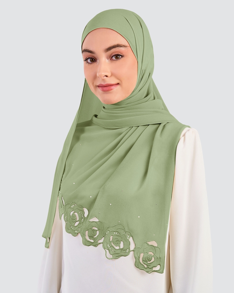 Image of ROSE EMBROIDERED CRYSTAL SHAWL - MANTIS