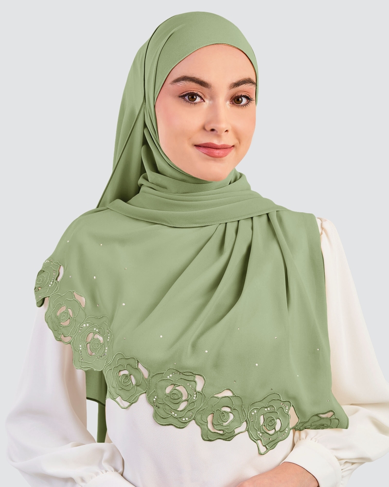 Image of ROSE EMBROIDERED CRYSTAL SHAWL - MANTIS