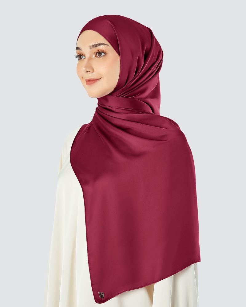 Image of SATIN SHAWL - CRANBERRY