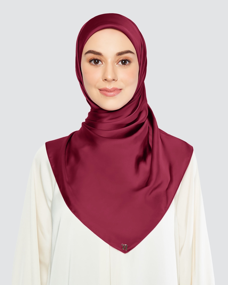 Image of SATIN SQUARE - CRANBERRY