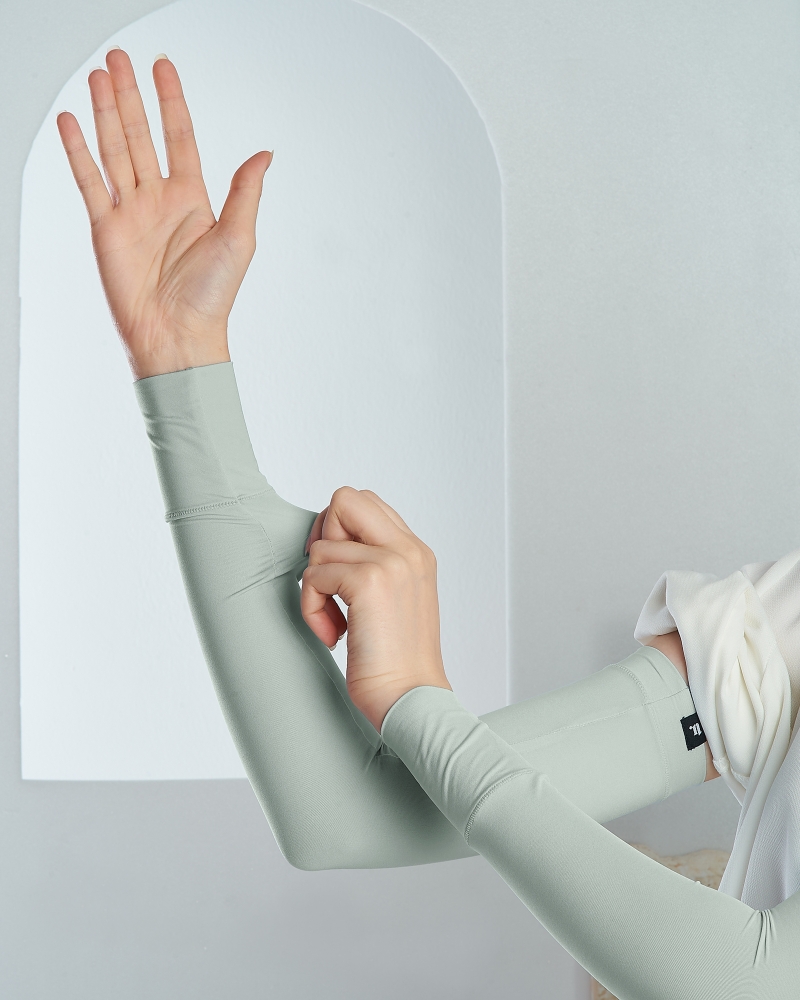 Image of NWEAR AURA HAND SOCKS - ASH GREY