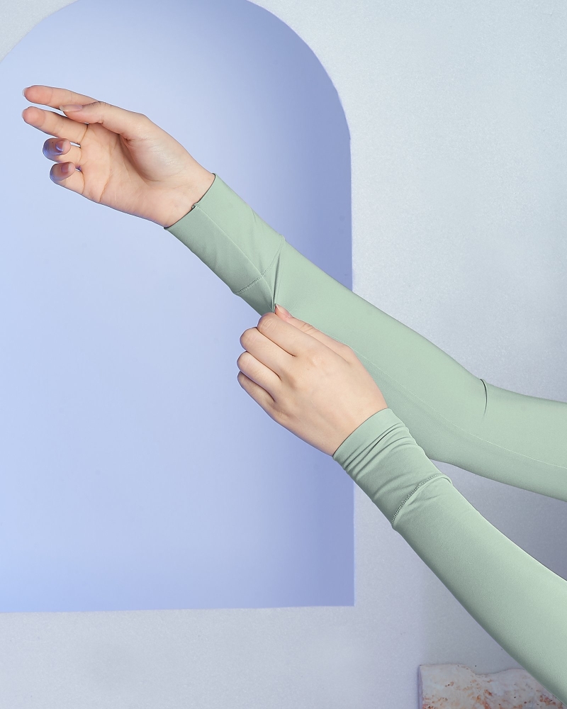 Image of NWEAR AURA HAND SOCKS - SAGE GREEN