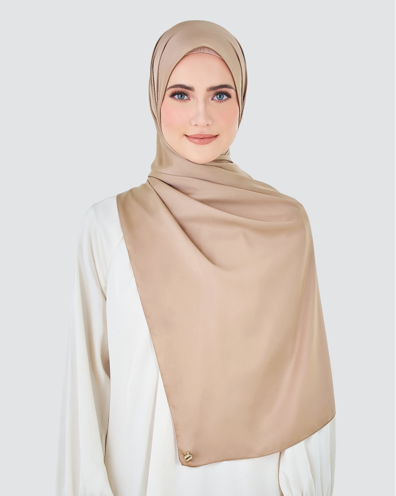 Image of EILA SATIN SHAWL - BROWN SUGAR