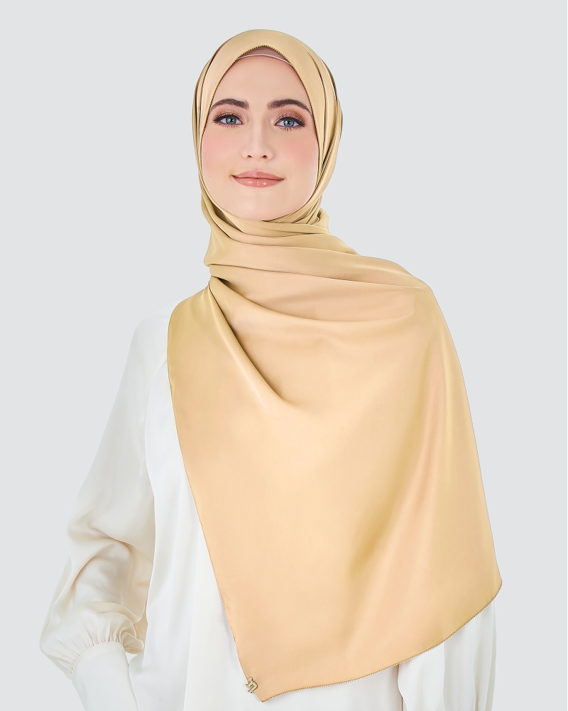 Image of EILA SATIN SHAWL - TOASTED ALMOND