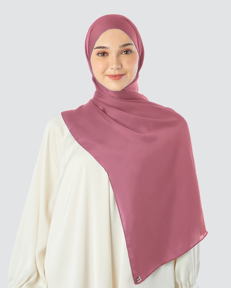 Image of SWARA SATIN SHAWL - BERRY BURST