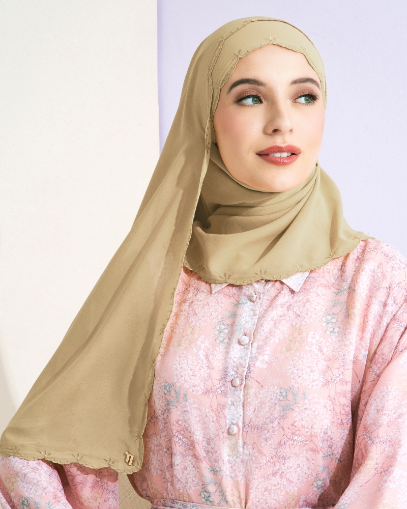 Image of SALEHA EMBROIDERED SHAWL - HAZELNUT