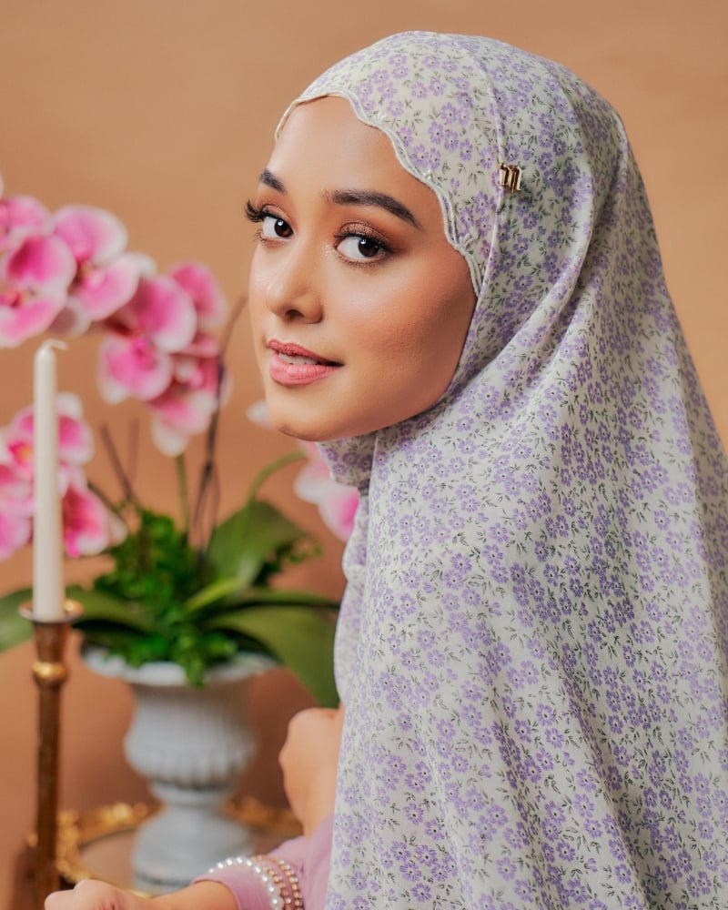 Image of MELUR EMBROIDERED SHAWL - LILAC