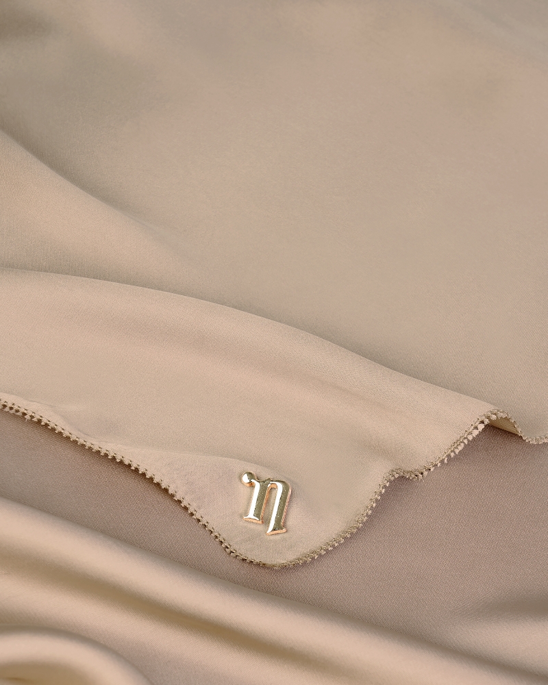 Image of EILA SATIN SHAWL - PECAN