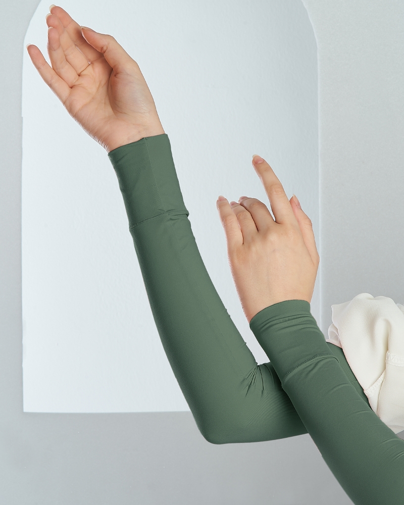 Image of NWEAR AURA HAND SOCKS - DEEP OLIVE