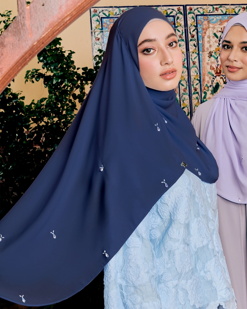 Image of LADY AMELIA CRYSTAL SHAWL - MILKY WAY