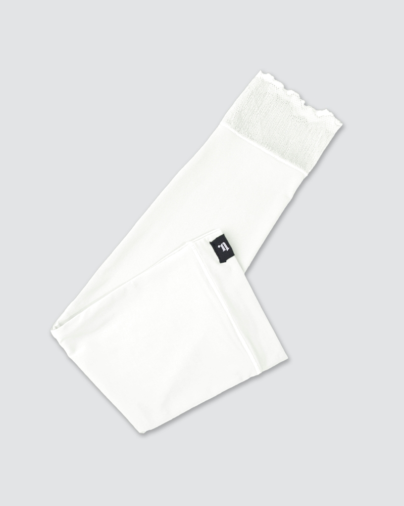 Image of NWEAR AIRA SCALLOP HAND SOCKS - WHITE