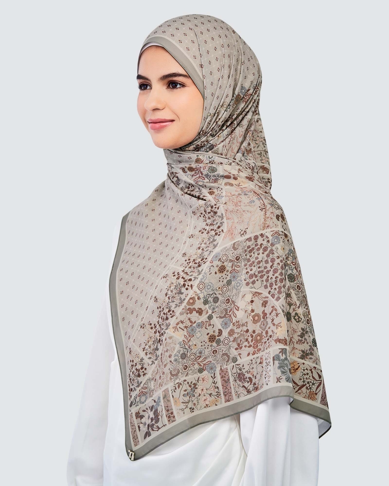 Image of THE GARDEN CHÂTEAU SHAWL - OLIVE