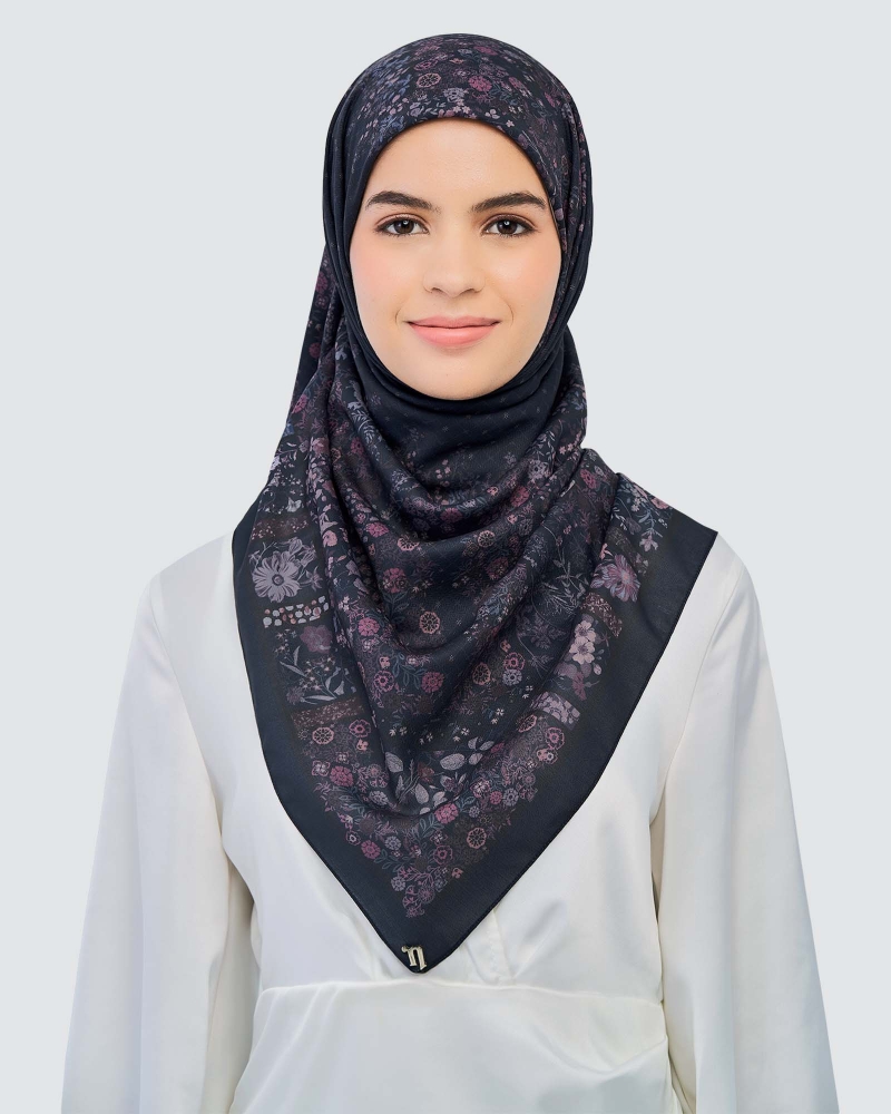 Image of THE GARDEN CHÂTEAU SQUARE - BLEU NUIT