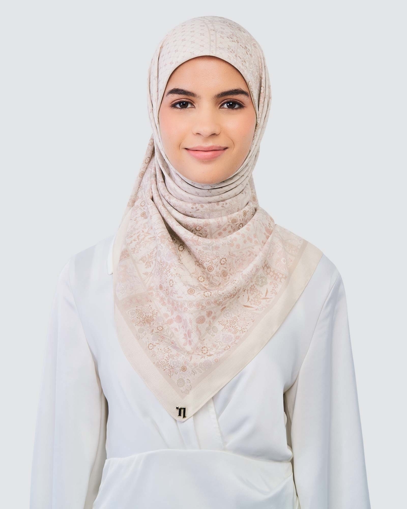 Image of THE GARDEN CHÂTEAU SQUARE - LUMIERE