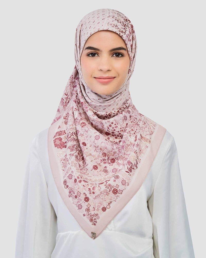 Image of THE GARDEN CHÂTEAU SQUARE - ROUGE BLANC