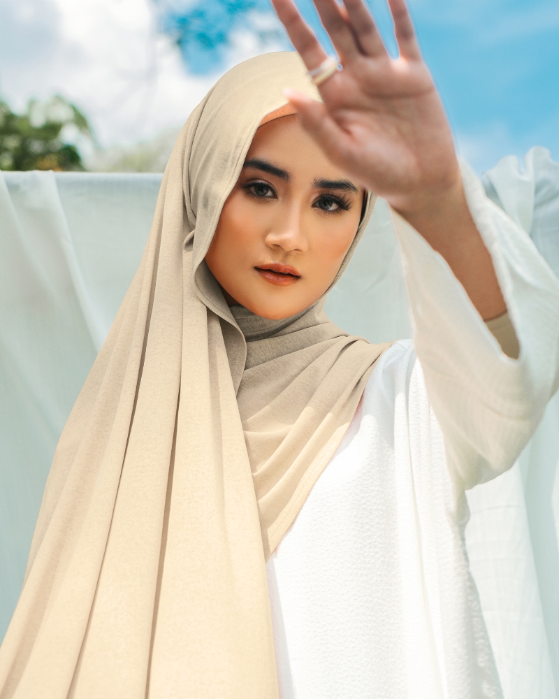 Image of X-PRESS TEXTURED JERSEY SHAWL - NUDE