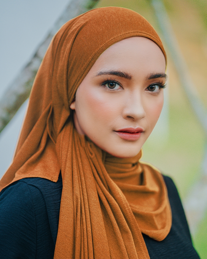 Image of X-PRESS TEXTURED JERSEY SHAWL - SPICE