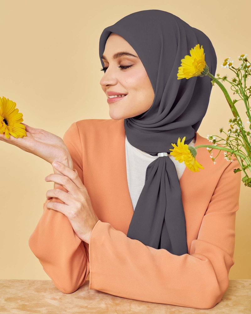 Image of YASMINE WOOL CHIFFON SQUARE - DUSTY GREY