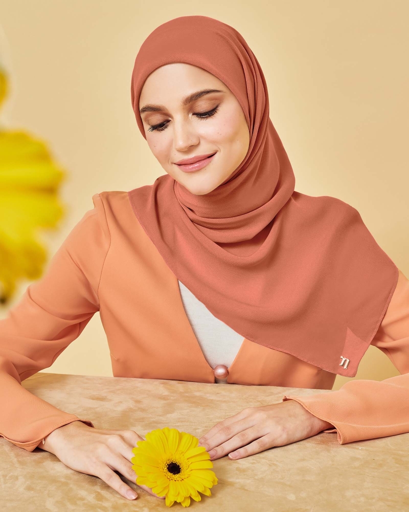 Image of YASMINE WOOL CHIFFON SQUARE - ROSE