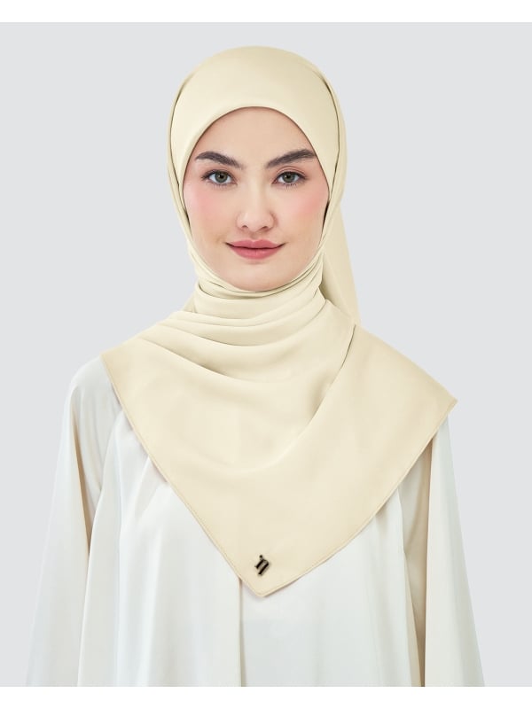 AMAYA SATIN SQUARE - MACADAMIA