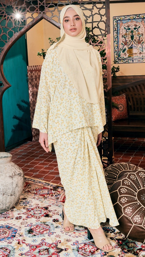Unlock elegance with our Jasmine Kaftan Set! Learn the art of tying and styling this versatile ensemble to elevate your look effortlessly. From casual chic to evening glamour, let’s explore the endless possibilities together! <br/>
<br/>
#Naelofar #GenerasiNaelofar #Styling #Raya2024
